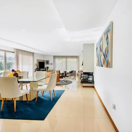 Ria Lounge House