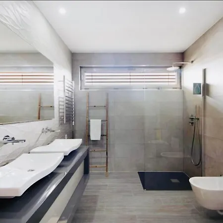 Ria Lounge House Villa