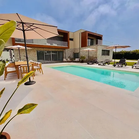Villa Ria Lounge House *