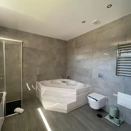 Ria Lounge House